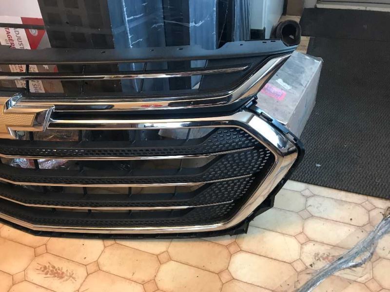 Parrilla usada original (OEM) Chevrolet Traverse 2018-2021