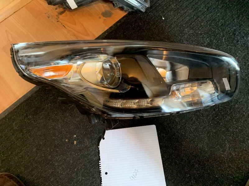 Headlamp Assembly used genuine OEM KIA Rondo 2014-2017