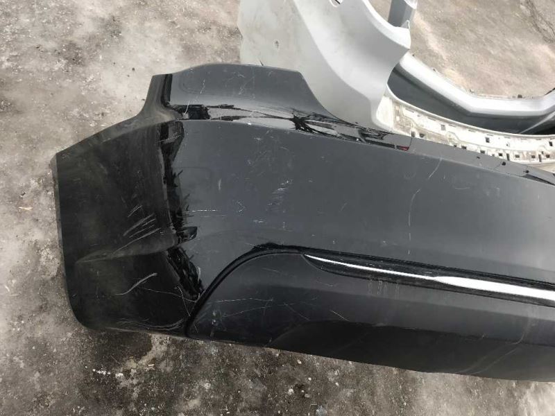 Defensa (parachoques) trasera usada original (OEM) Chrysler 200 2011-2014