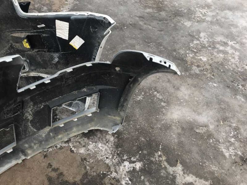 Defensa (parachoques) delantera usada original (OEM) Mercedes-Benz GLK350 2010-2012