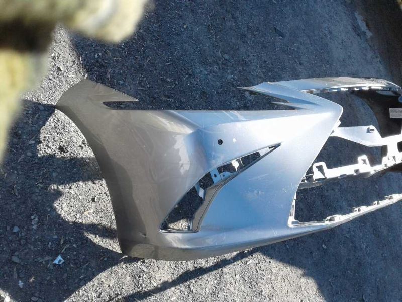 Defensa (parachoques) delantera usada original (OEM) Lexus ES350 2019-2025