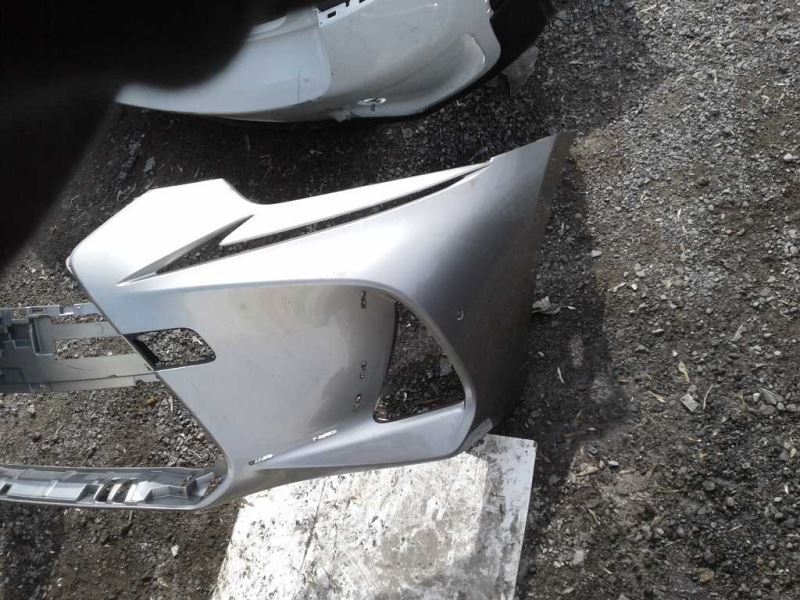 Defensa (parachoques) delantera usada original (OEM) Lexus IS200T 2017