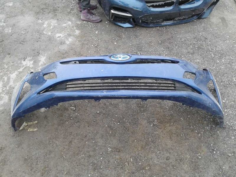 Defensa (parachoques) delantera usada original (OEM) Toyota Prius 2016-2018