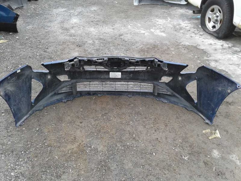 Defensa (parachoques) delantera usada original (OEM) Toyota Prius 2016-2018