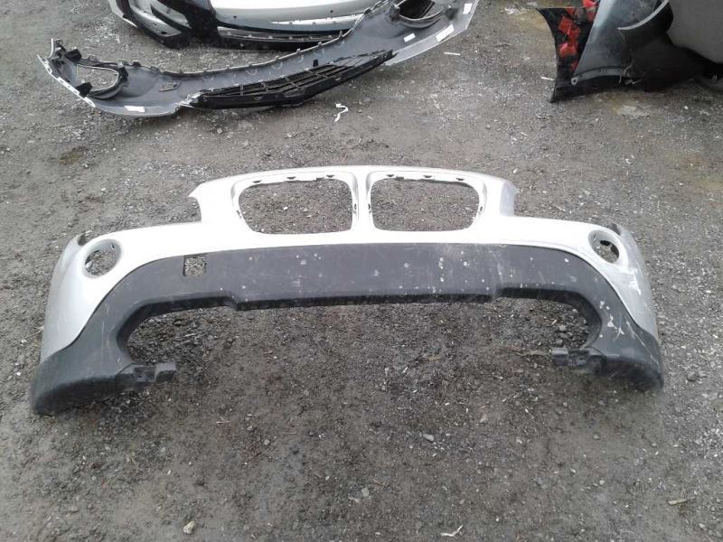 Defensa (parachoques) delantera usada original (OEM) BMW X1 2012