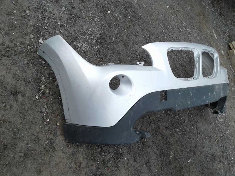 Defensa (parachoques) delantera usada original (OEM) BMW X1 2012