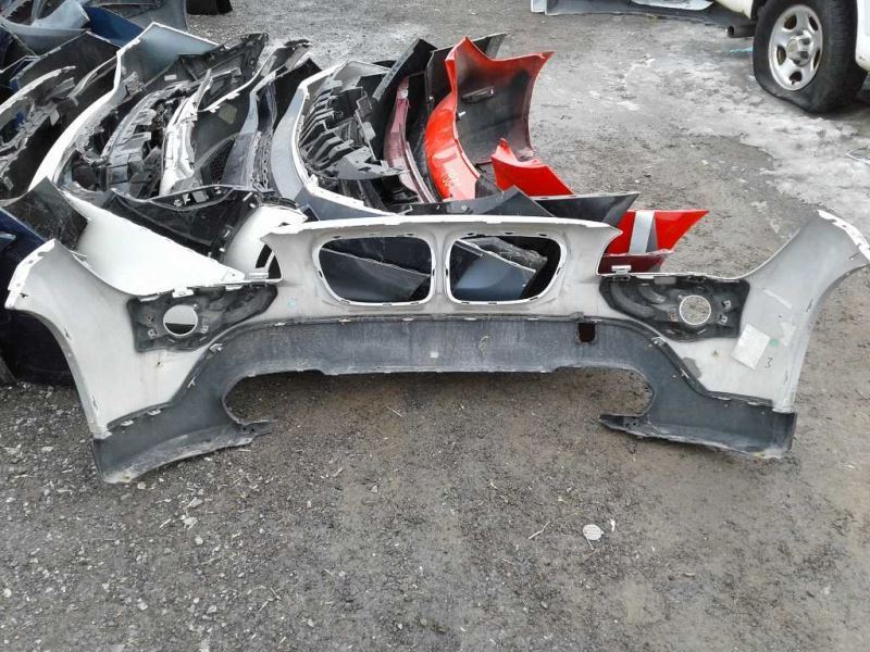 Defensa (parachoques) delantera usada original (OEM) BMW X1 2012