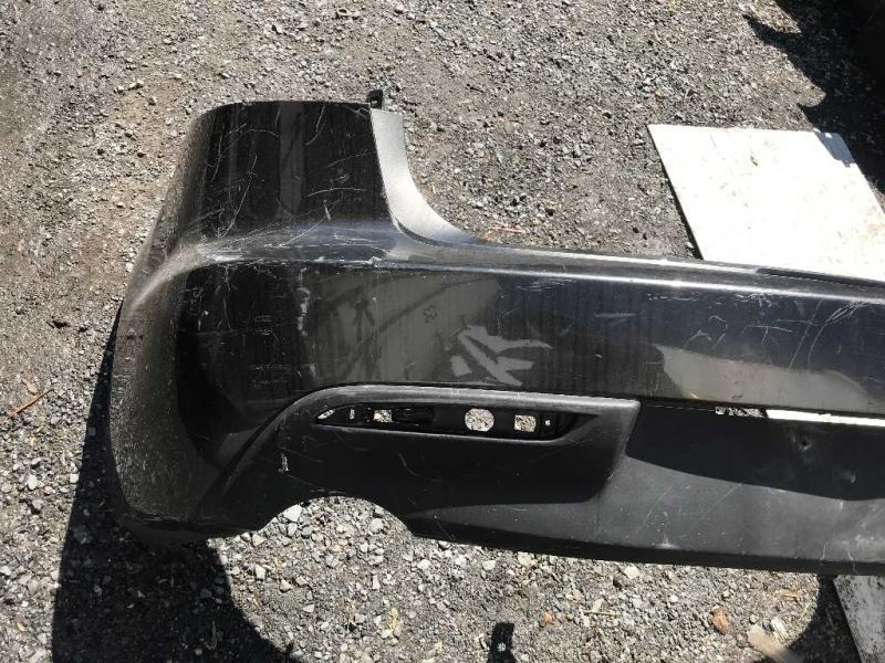 Defensa (parachoques) trasera usada original (OEM) Mazda 3 2010-2011