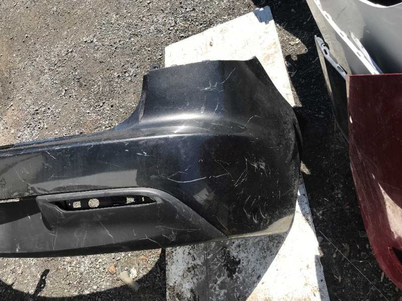 Defensa (parachoques) trasera usada original (OEM) Mazda 3 2010-2011
