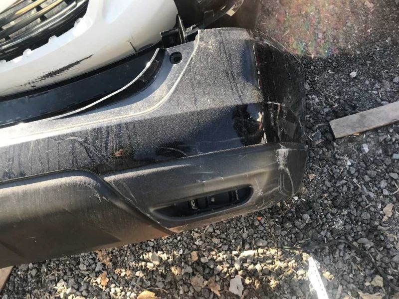 Defensa (parachoques) trasera usada original (OEM) Nissan Rogue 2017-2020