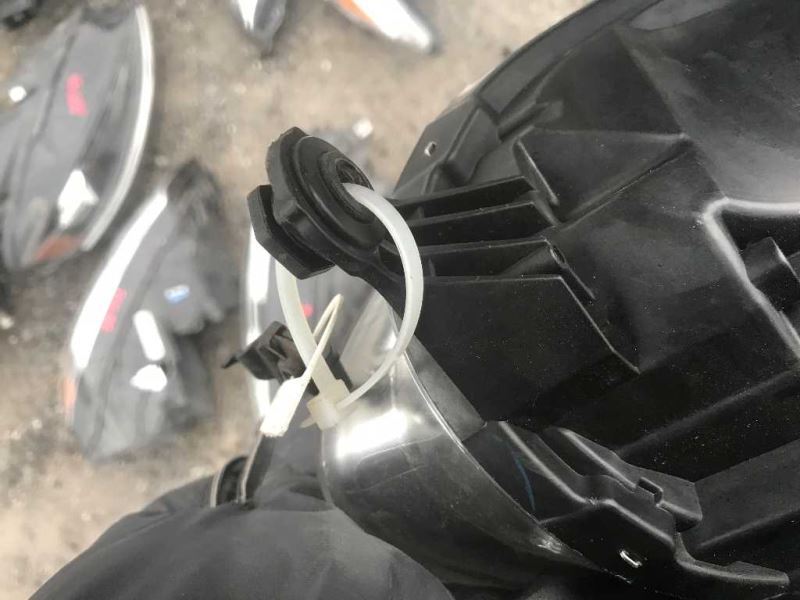Right headlamp assembly composite used genuine OEM Volkswagen Jetta 2005-2010