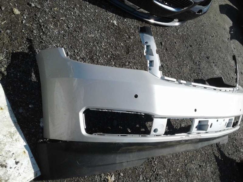 Defensa (parachoques) delantera usada original (OEM) Chevrolet Suburban 2015-2020