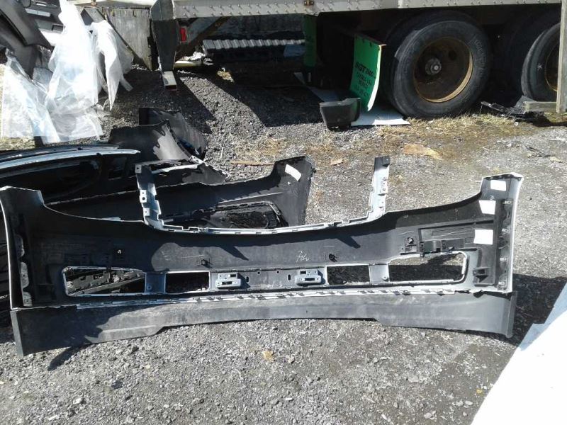 Defensa (parachoques) delantera usada original (OEM) Chevrolet Suburban 2015-2020