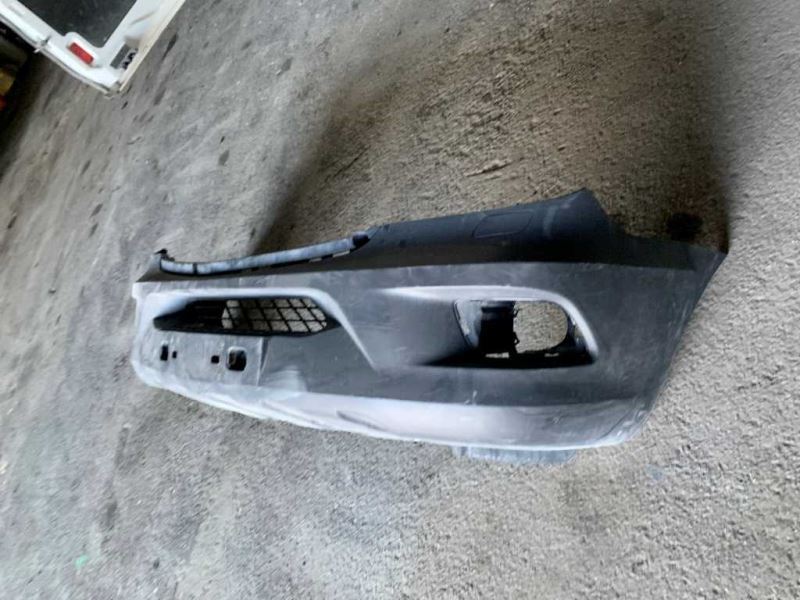 Defensa (parachoques) delantera usada original (OEM) Mercedes-Benz Sprinter 2500 2014-2018