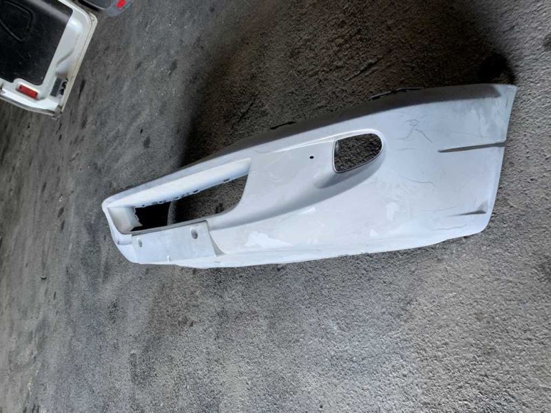 Defensa (parachoques) delantera usada original (OEM) Dodge Sprinter 2500 2007-2009