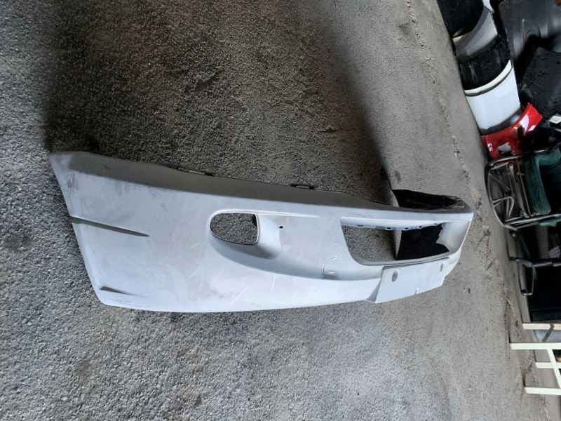 Defensa (parachoques) delantera usada original (OEM) Dodge Sprinter 2500 2007-2009