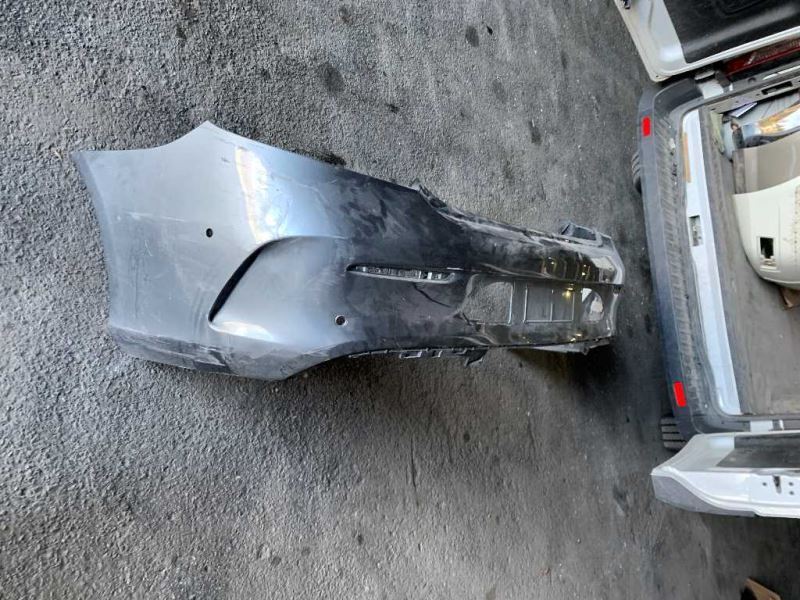 Defensa (parachoques) trasera usada original (OEM) Mercedes-Benz C300 2017-2018