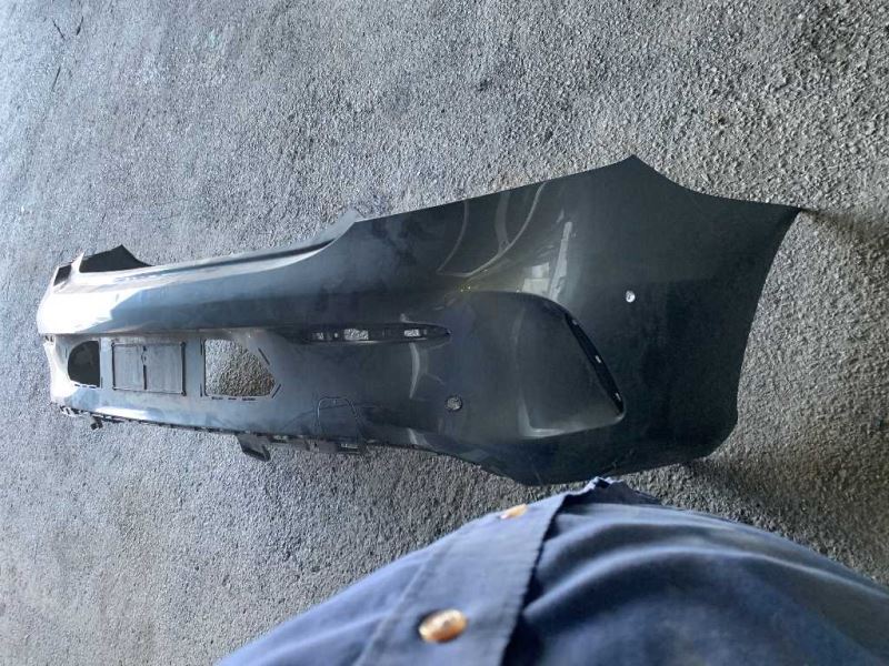 Defensa (parachoques) trasera usada original (OEM) Mercedes-Benz C300 2017-2018