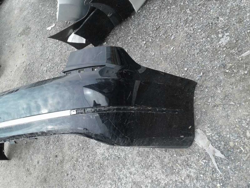 Defensa (parachoques) trasera usada original (OEM) Volkswagen Passat 2016-2019