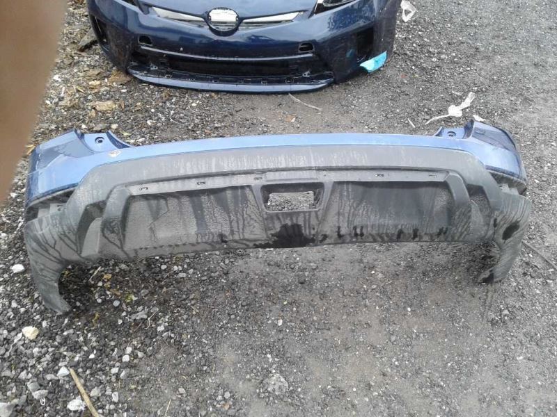 Defensa (parachoques) trasera usada original (OEM) Nissan Rogue 2017-2020
