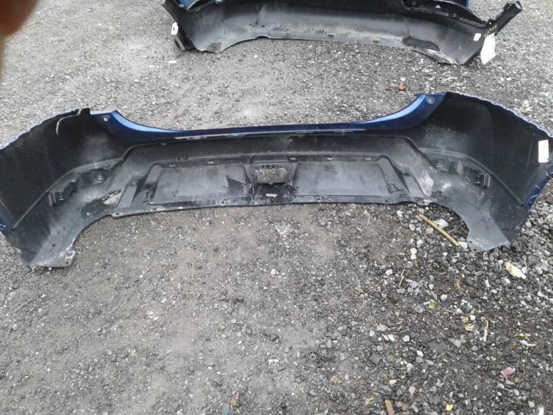 Defensa (parachoques) trasera usada original (OEM) Nissan Rogue 2017-2020