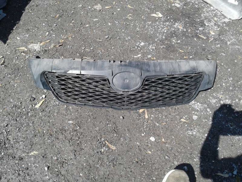 Parrilla usada original (OEM) Toyota Corolla 2009-2010