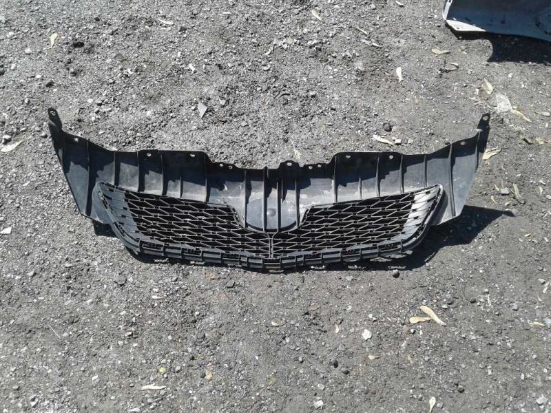 Parrilla usada original (OEM) Toyota Corolla 2009-2010