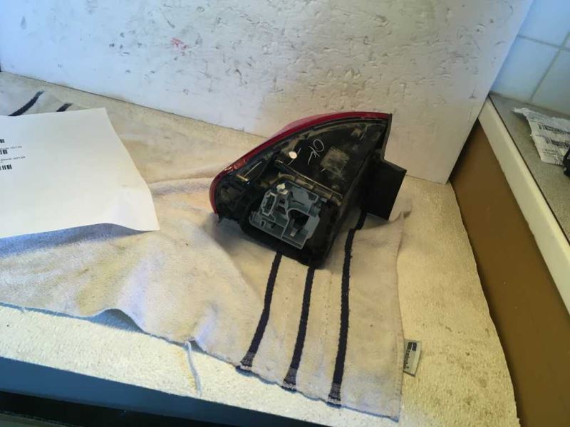 Right taillamp assembly inner used genuine OEM Volkswagen Jetta 2013-2014