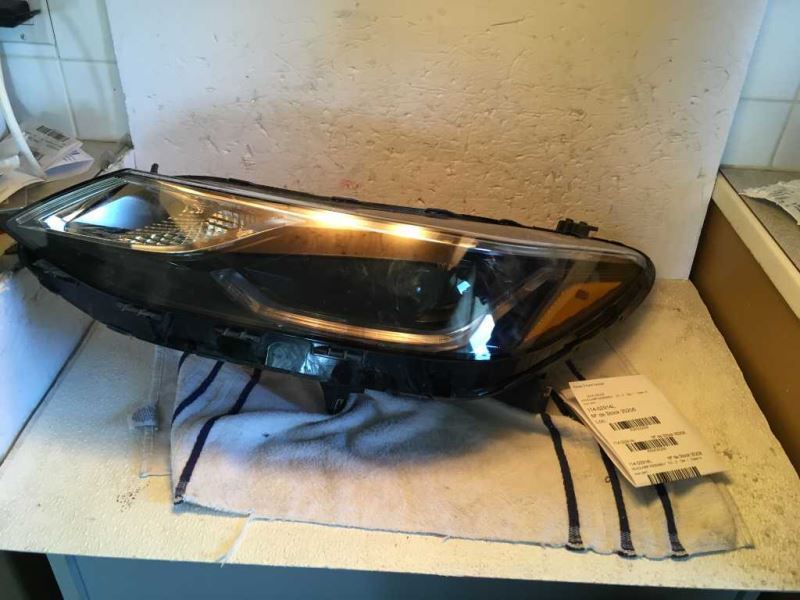 Left headlamp assembly composite used genuine OEM Hyundai Santa FE Sport 2013-2016