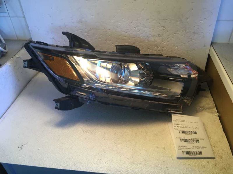 Headlamp Assembly used genuine OEM Mitsubishi Outlander 2017-2018