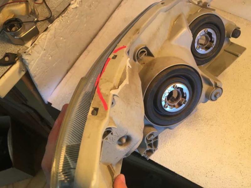Left headlamp assembly composite used genuine OEM Toyota Matrix 2003-2008