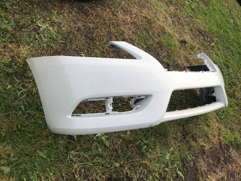 Defensa (parachoques) delantera usada original (OEM) Nissan Sentra 2013-2015
