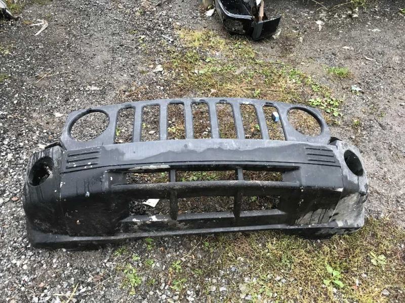 Defensa (parachoques) delantera usada original (OEM) Jeep Patriot 2007-2010