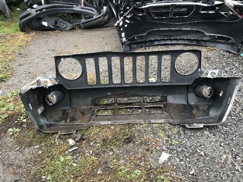 Defensa (parachoques) delantera usada original (OEM) Jeep Patriot 2007-2010