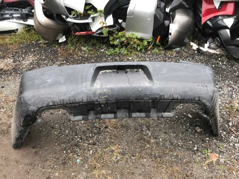 Defensa (parachoques) trasera usada original (OEM) Dodge Charger 2011-2014