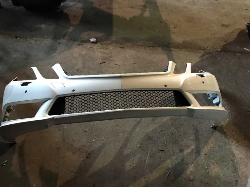 Defensa (parachoques) delantera usada original (OEM) Mercedes-Benz E350 2011-2013