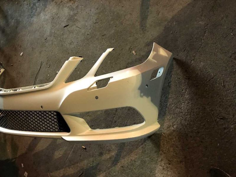 Defensa (parachoques) delantera usada original (OEM) Mercedes-Benz E350 2011-2013