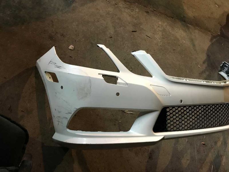 Defensa (parachoques) delantera usada original (OEM) Mercedes-Benz E350 2011-2013