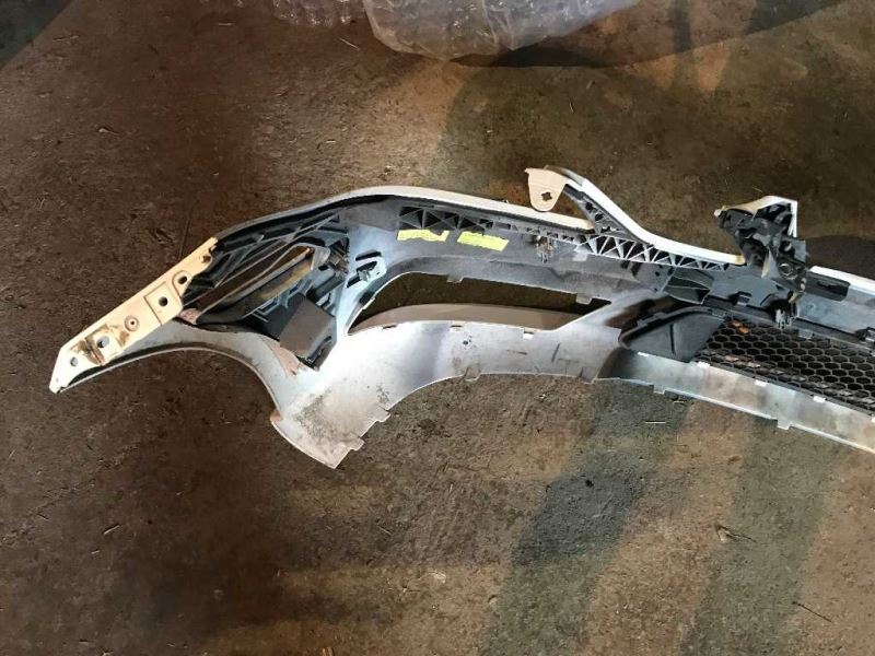 Defensa (parachoques) delantera usada original (OEM) Mercedes-Benz E350 2011-2013