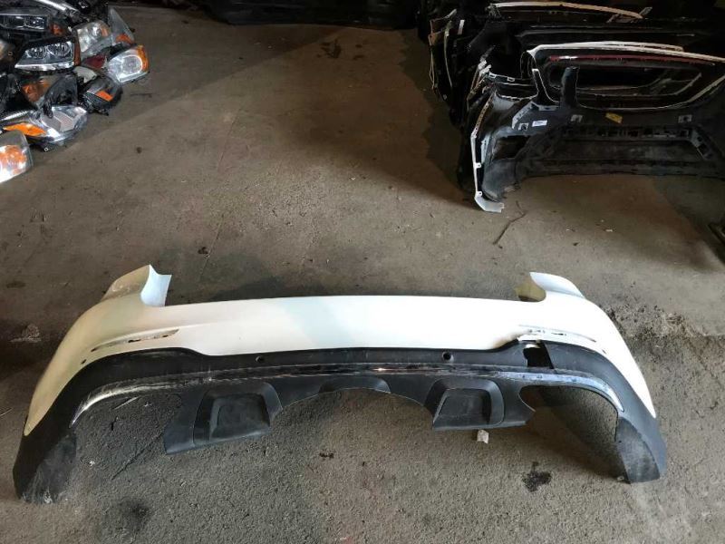 Defensa (parachoques) trasera usada original (OEM) Mercedes-Benz GLC300 2016-2019