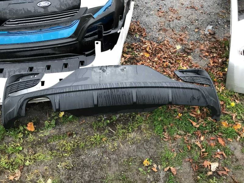 Defensa (parachoques) trasera usada original (OEM) Chevrolet Cruze 2017-2019