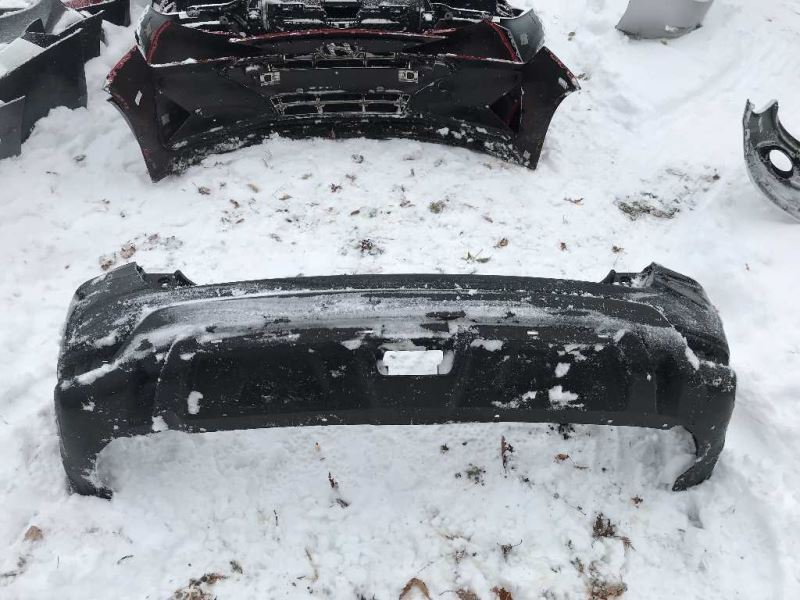 Defensa (parachoques) trasera usada original (OEM) Nissan Rogue 2017-2020
