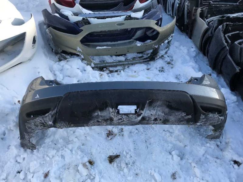 Defensa (parachoques) trasera usada original (OEM) Nissan Rogue 2014-2016