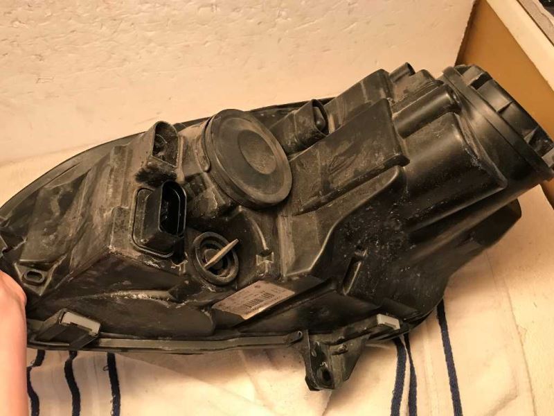 Right headlamp assembly composite used genuine OEM Volkswagen Jetta 2005-2010
