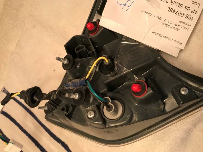 Calavera (luz trasera) izquierda usada original (OEM) Nissan Rogue 2014-2016