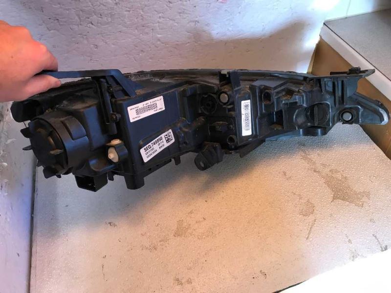 Faro izquierdo usado original (OEM) Chrysler 200 2015
