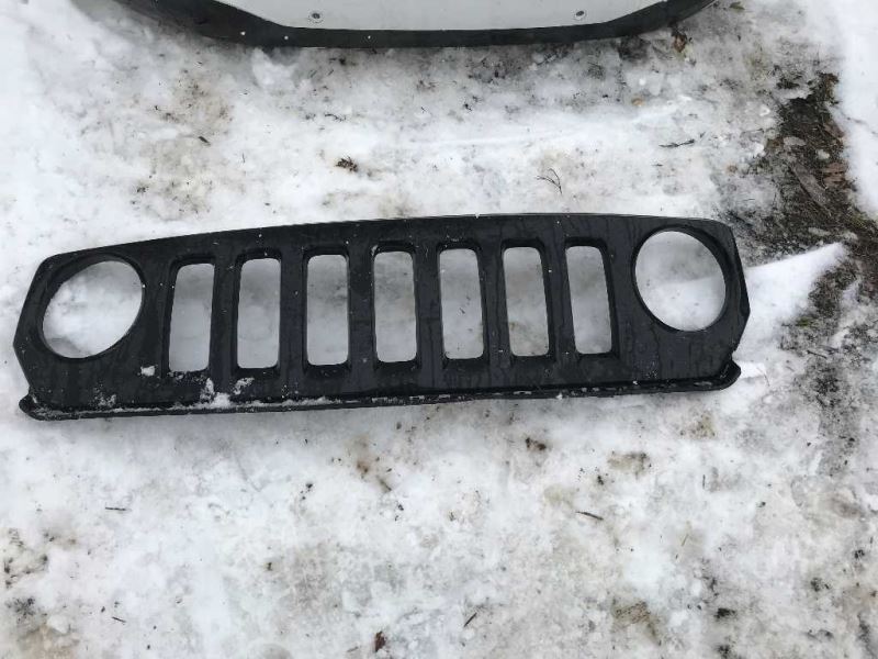 Parrilla usada original (OEM) Jeep Patriot 2011-2017