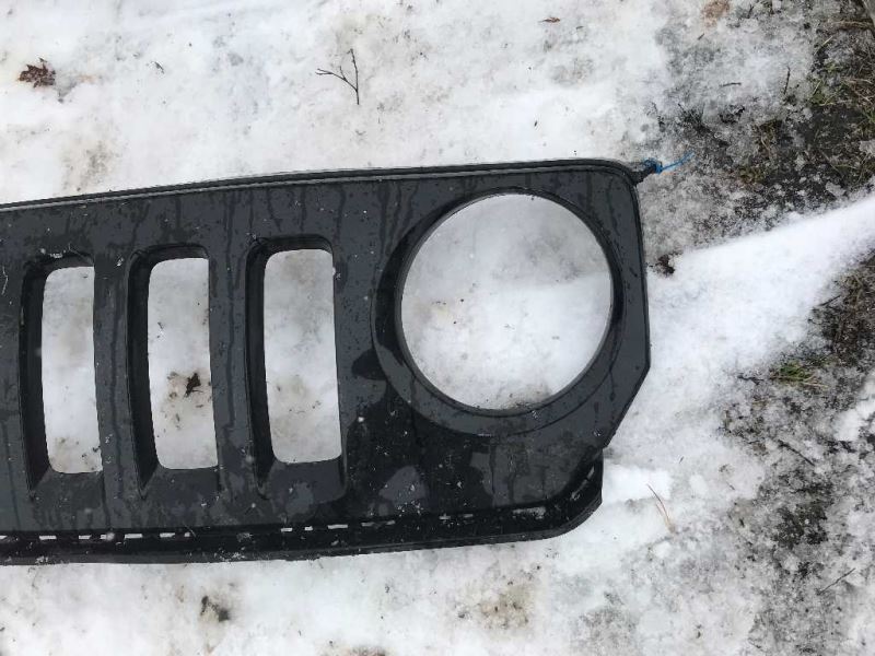 Parrilla usada original (OEM) Jeep Patriot 2011-2017