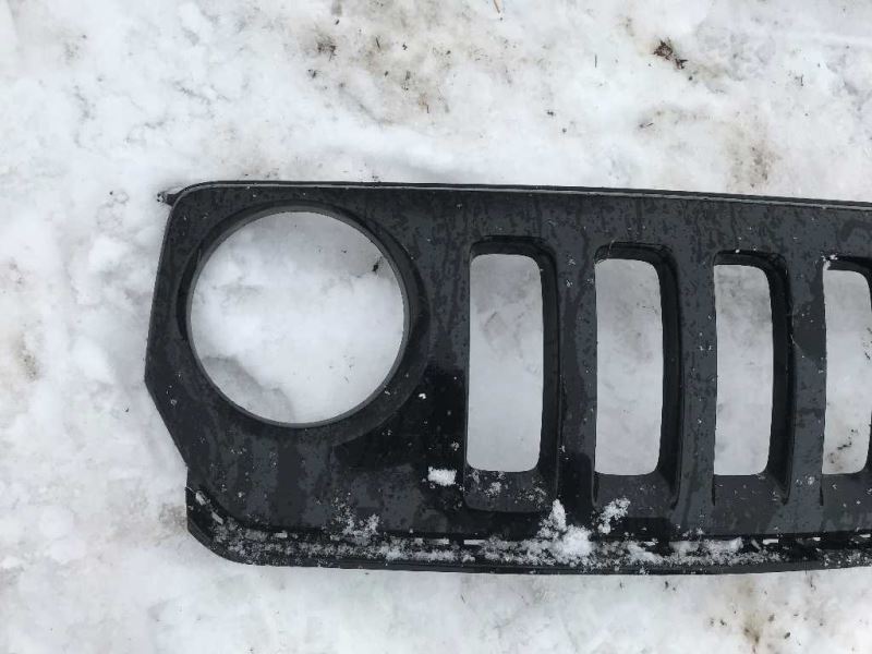 Parrilla usada original (OEM) Jeep Patriot 2011-2017