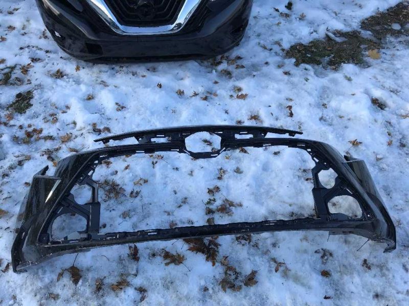 Defensa (parachoques) delantera usada original (OEM) Toyota Corolla 2019-2022